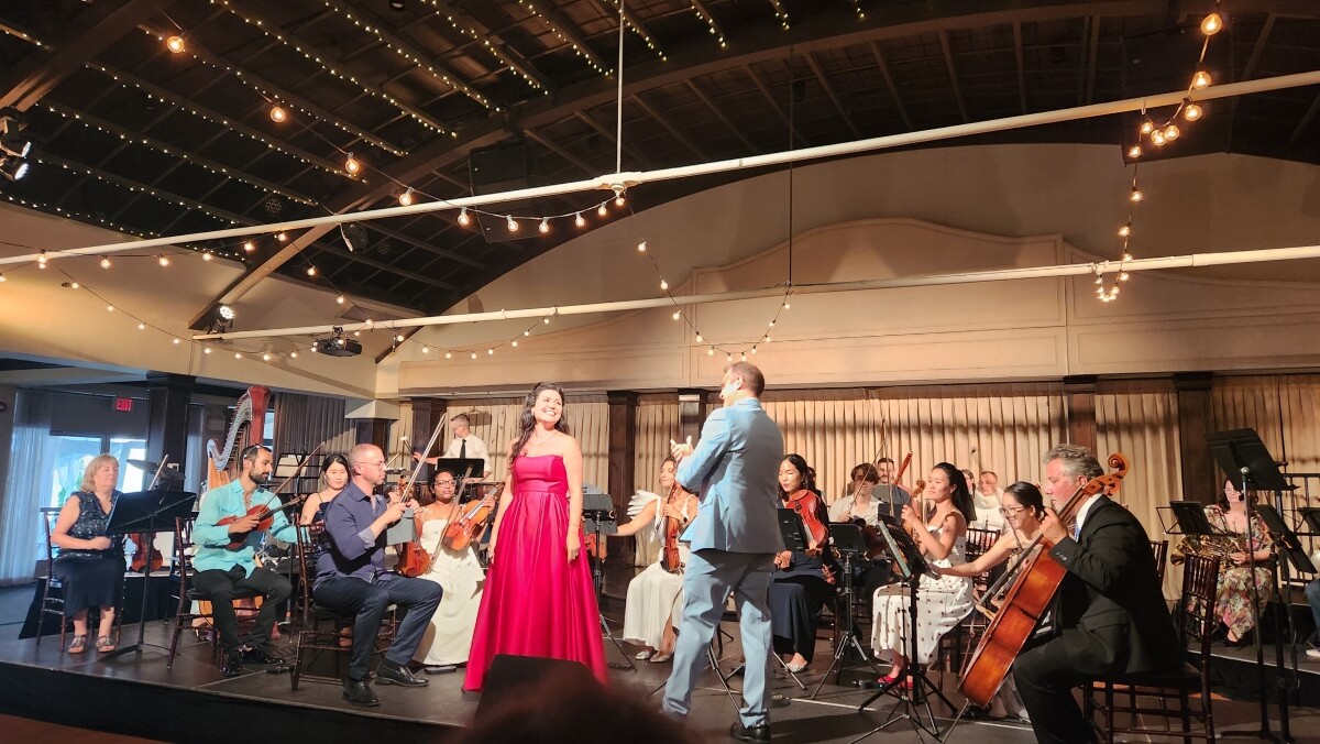 The Toronto Concert Orchestra performs with Soprano Lynn Anoush Isnar, with co-artistic director Marcus Scholtes in 2025 (Photo: Denise Lai)